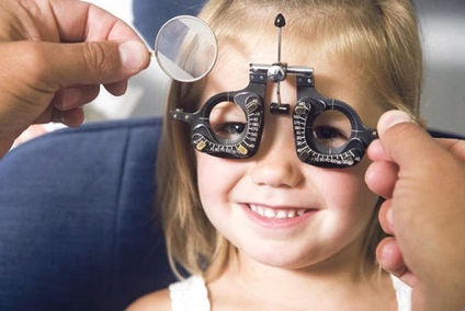 Astigmatismul provoacă copii, simptomele, tratamentul cu ochelari și lentile