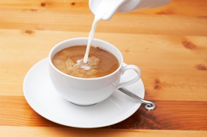 Ceai cu consum de lapte și daune, proprietăți, conținut de calorii al băuturii