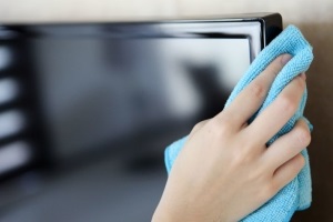 Cum să ștergeți ecranul LCD și televizorul cu plasmă