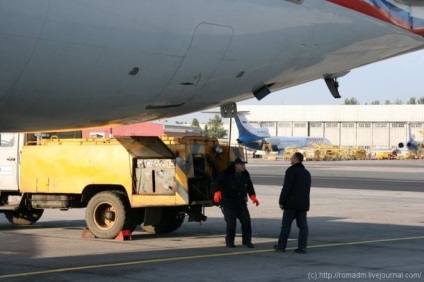 Ce se întâmplă cu fecalele când le spăliți într-un avion