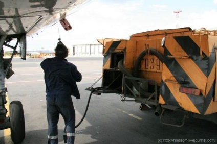 Ce se întâmplă cu fecalele când le spăliți într-un avion