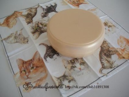 Bidoane decoupage din cremă - site de femei -