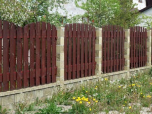 Durabilitatea gardului de lemn și întreținerea