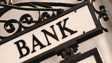 Expertul a explicat de ce băncile mici sunt închise
