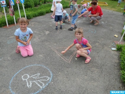 Raportul fotografic al desenelor pentru copii pe asfalt 