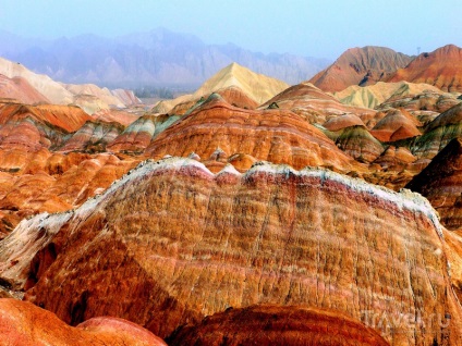 Parcul Geologic este un tribut adus dealurilor colorate din China