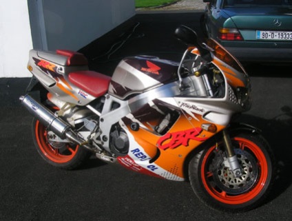 Honda cbr 900 rr fireblade