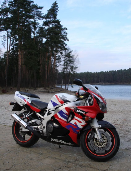 Honda cbr 900 rr fireblade