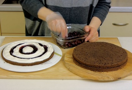 Hogyan lehet gyorsan és egyszerűen főzni torta cseresznye (lépésről lépésre receptek fotókkal és videó)