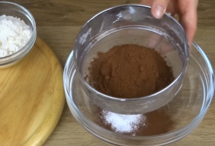 Hogyan lehet gyorsan és egyszerűen főzni torta cseresznye (lépésről lépésre receptek fotókkal és videó)