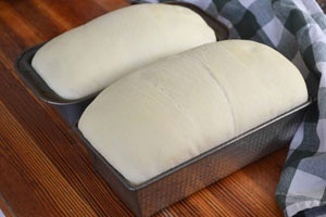 Cum să coaceți rapid pâinea în cuptor la domiciliu cu un starter de drojdie