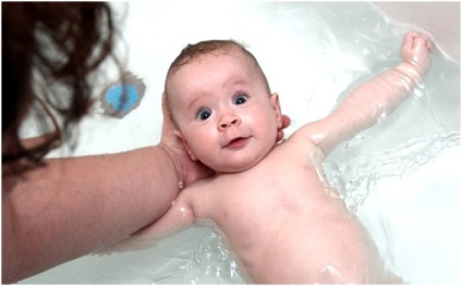 Cum să scalați un copil într-o baie mare