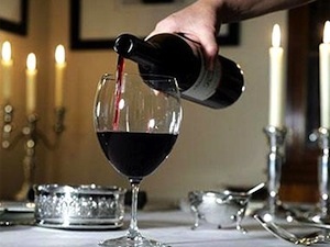 Cum să servească în mod corespunzător vin la masă cum să pregătească vin, servi masa, deschis în mod eficient