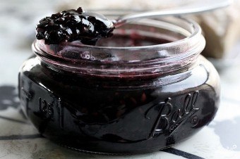 Cum să gătești un jeleu delicios dintr-un coacăz negru