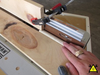 Hogyan tegyük egy fából készült polcon saját kezűleg