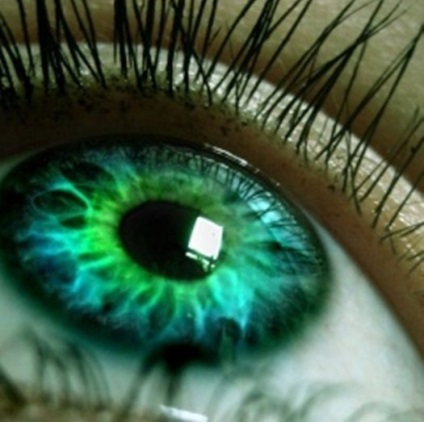 Ochii buni și verzi sunt o caracteristică și trăsături ale personajului unei persoane