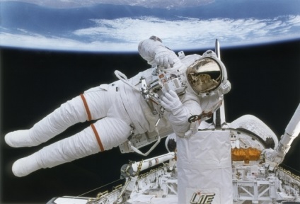 Űr betölti az űrhajósok legőrizetlenbb tesztjeinek 6 darabját