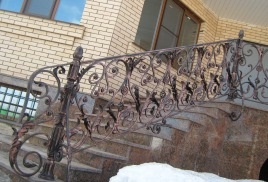 Ferăstraie forjată de garduri pentru producția și instalarea scărilor în Moscova și în regiune