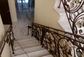 Ferăstraie forjată de garduri pentru producția și instalarea scărilor în Moscova și în regiune
