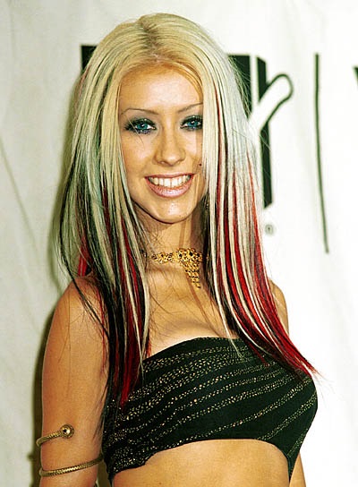 Christina Aguilera și-a vopsit părul în roșu