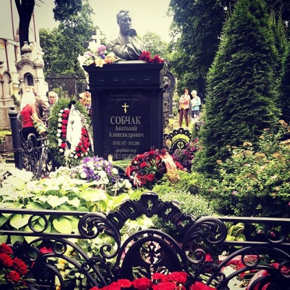 Ksenia Sobchak meglepett rajongók érintése éhgyomri emlékére apja (fotó)