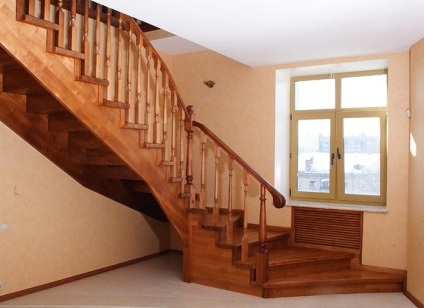 Martie a unei scări directe pentru o casă și oferirea propriului dvs. calcul și tehnica pas-cu-pas pentru ridicarea unei scări