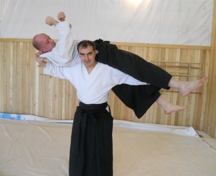 Maestrul din Aikido din Irkutsk a împrăștiat patru huligani, baikal info