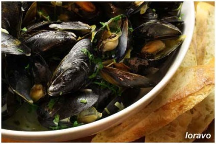 Mușchi într-un sos cu vin alb (moules mariniere), blogul loravo note culinare ale unui designer