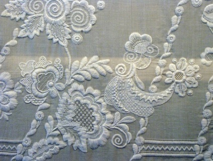 Suprafața netedă Msterskaya și suprafața albă engleză pentru decorarea hainei