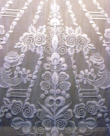 Suprafața netedă Msterskaya și suprafața albă engleză pentru decorarea hainei