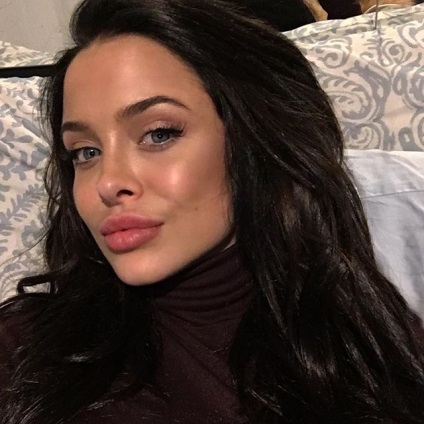 Găsi un alt dublu - o tânără Angelina jolie - a suflat instagram (foto)