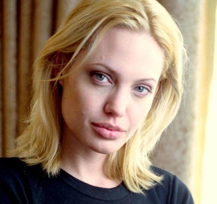 Găsi un alt dublu - o tânără Angelina jolie - a suflat instagram (foto)