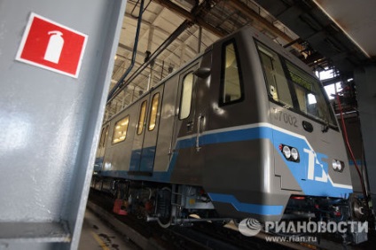 Un tren de metrou nou, în care puteți deschide ușile și puteți vorbi calm