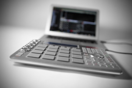 Prezentare generală akai mpc studio - controler compact pentru crearea de muzică