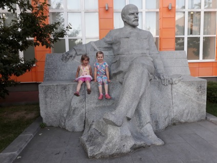 Parcul de basme din ferma Lukomorye, numit Lenin