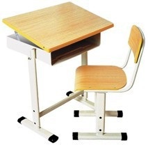 Oktatási felszerelés eladása iskolai bútorok elektronikus interaktív fedélzeti berendezések részére