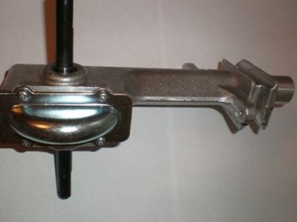 Reducer cultivator repararea și lubrifierea de vierme și cultivator lanț cu mâinile lor - fotografie și (fotografie) Reducătorul reparației și lubrifierii cultivatorului cu ajutorul propriilor mâini - fotografii și