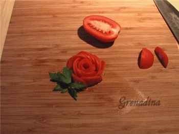 Rețeta pentru un trandafir dintr-o fotografie de tomate