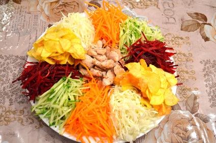 Saláta - kecske a kertben - koreai sárgarépa és a csirke