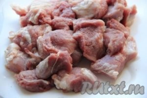 Carne de porc coaptă cu vinete și ardei - pregătim pas cu pas cu fotografie