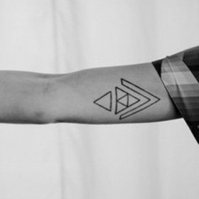 háromszög tetoválás