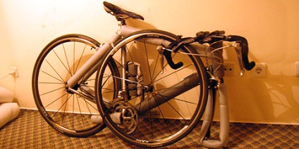Triatlon Masters - transportul unei biciclete de curse într-un avion