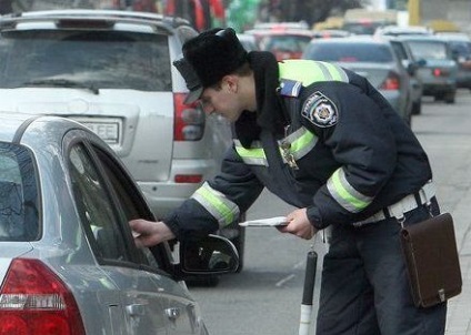 Lutkovia ia explicat ucrainenilor cum să se comporte competent cu polițiștii de trafic, unic