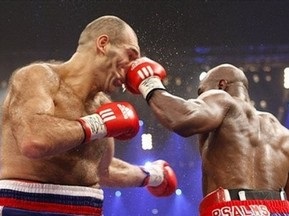 Valuev a provocat 2 lovituri pe rundă! Holyfield - cam 7 - box - ko-știri