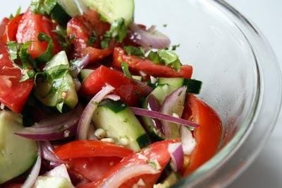 Variációk a téma a „saláta paradicsom és uborka