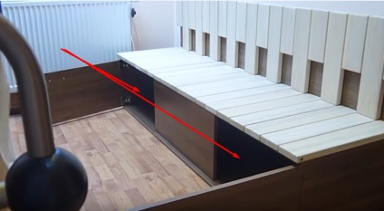 Alegeți o canapea în bucătărie cu un pat