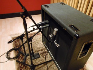 Selectarea unui microfon pentru înregistrarea unei chitari