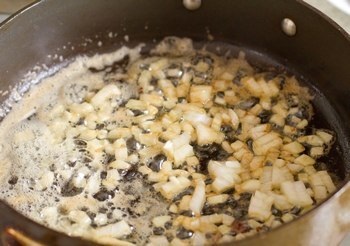 Delicious töltelék gombák megszárított, vékony palacsintát, fotó és recept elkészítése sós feltétek
