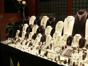 Returnarea bijuteriilor la magazin prin lege