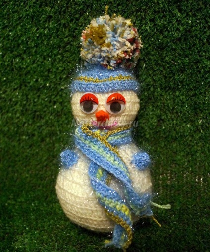 Om de zăpadă tricotat